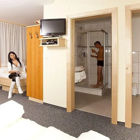 Pensjonat Haus Saskia 4*
